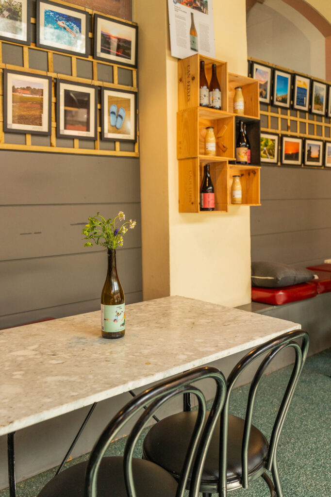 Recull dels projectes d'economia social d'Anem Per Feina: des de la cuina de proximitat fins a la moda sostenible i el consum responsable.